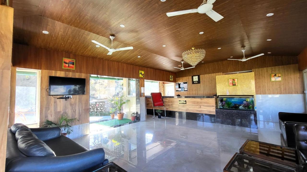 Blue Pine Orchards - Villas Lansdowne Luaran gambar