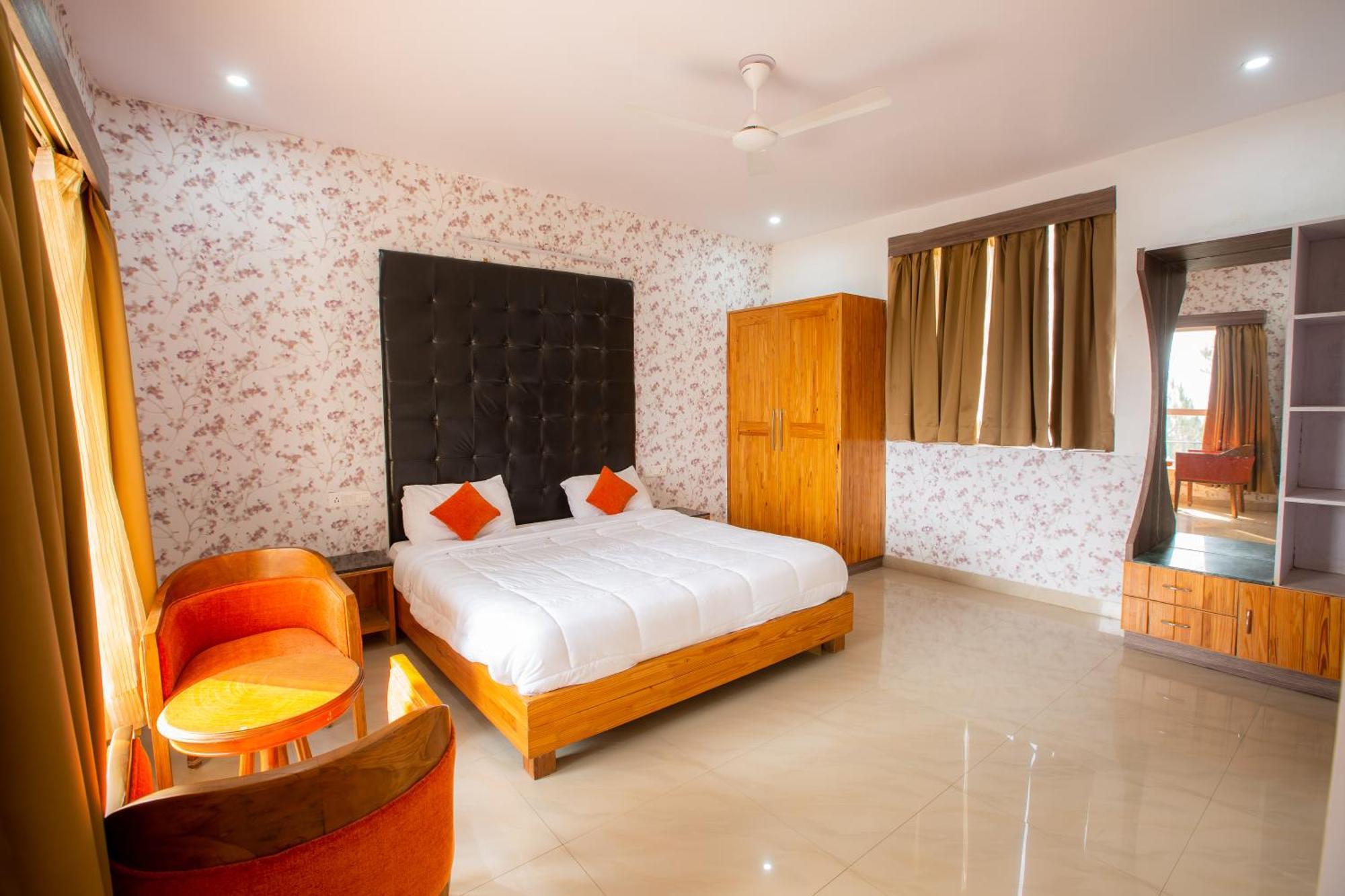 Blue Pine Orchards - Villas Lansdowne Luaran gambar